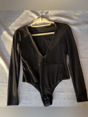 Women's Black Deep V-Neck Long-Sleeve Bodysuit